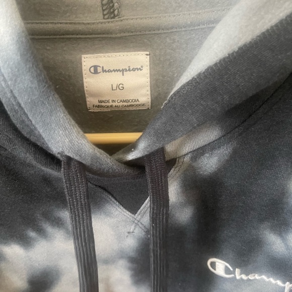 Champion sweatshirt, blue/grey size large, fits smaller - Picture 3 of 3
